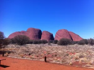 Noleggio auto nell'Outback australiano verso Kata Tjuta